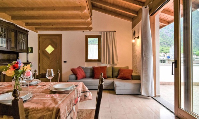 Prata Camportaccio Apartment | Cosy apartment for 5 guests with WIFI, TV, terrace, pets allowed and parking