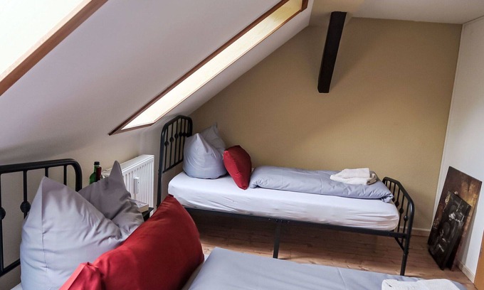 Waltersdorf Apartment | Cosy apartment for 5 people with WIFI, TV, pets allowed and parking