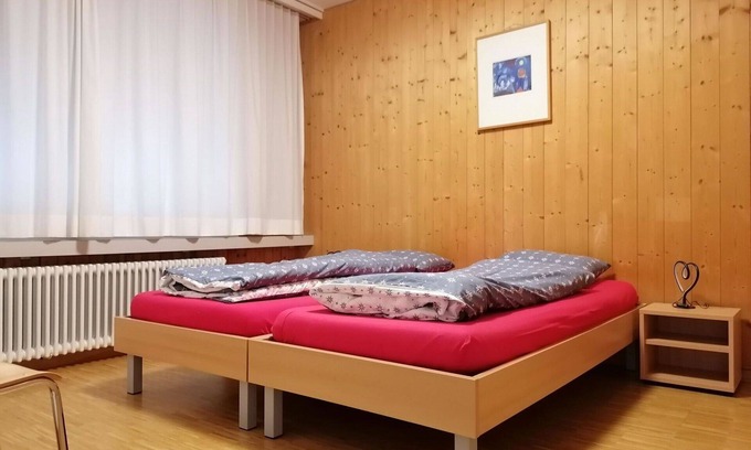 Valbella Apartment | Cosy apartment for 6 guests with WIFI, TV and balcony