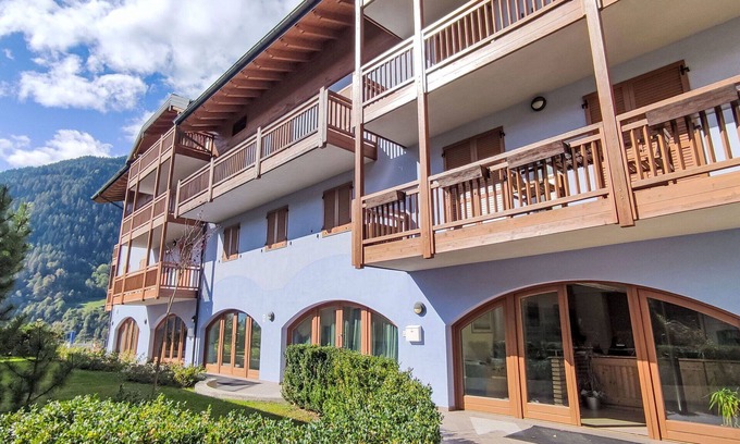 Pinzolo Apartment | Cosy apartment for 6 guests with WIFI, TV, panoramic view and parking