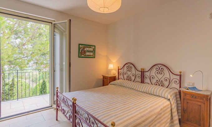 Pineto Apartment | Cosy apartment for 6 guests with WIFI, TV, terrace, pets allowed and panoramic view