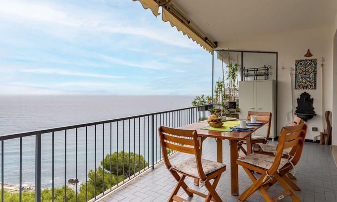 Capo Mimosa-Rollo Apartment | Cosy apartment for 6 people with WIFI, TV, terrace and parking
