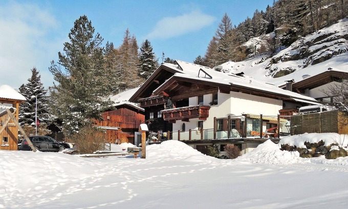 Soelden Apartment | Cosy apartment for 7 guests with WIFI, TV, balcony and parking