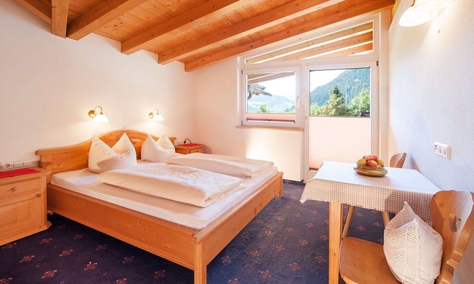 Zillertal Apartment | Cosy apartment for 8 guests with WIFI, TV, balcony and parking