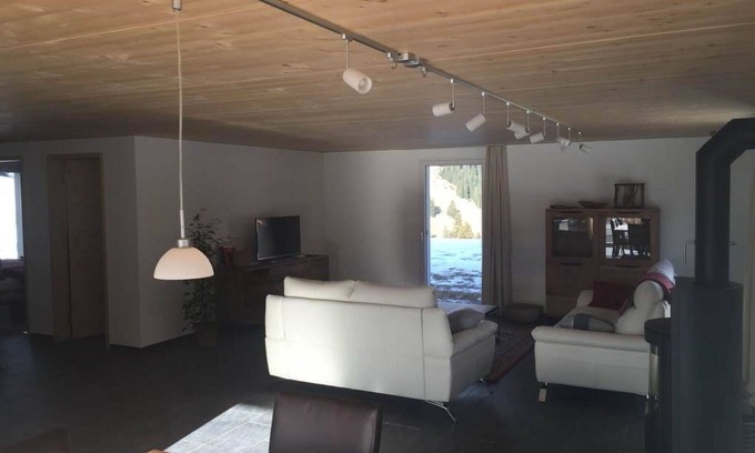 Valbella Apartment | Cosy apartment for 8 people with WIFI, TV and balcony