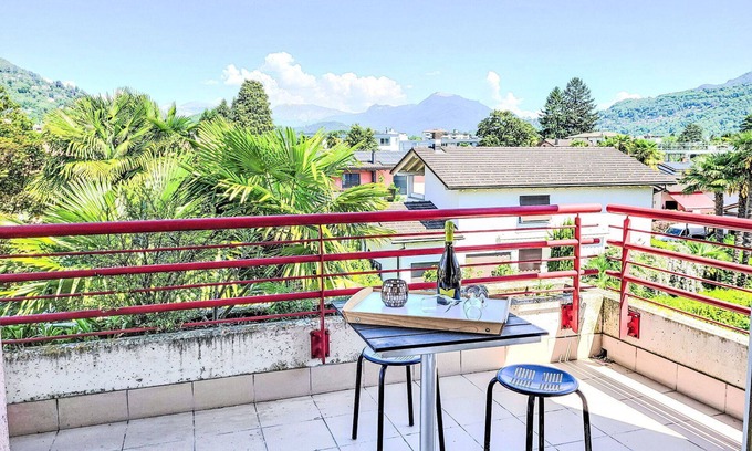 Pura Apartment | Cosy apartment for 4 guests with pool, WIFI, TV, balcony and parking
