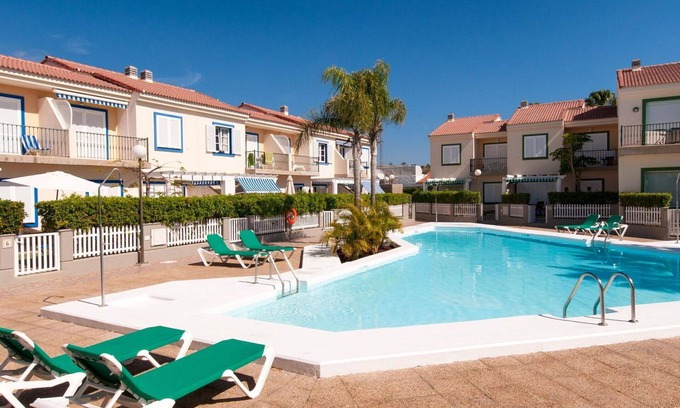 Pasito Blanco Apartment | Cosy apartment for 4 people with A/C, pool, WIFI, TV, terrace, pets allowed and parking