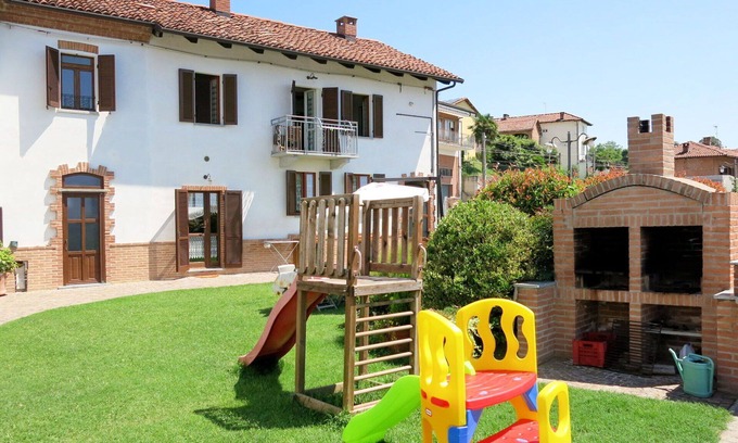 Cossombrato Apartment | Cosy apartment for 7 people with A/C, pool, WIFI, TV, patio, pets allowed and parking