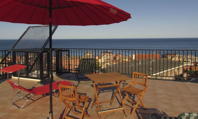 Laigueglia Apartment | Cosy apartment for 6 people with A/C, WIFI, terrace, pets allowed, panoramic view and parking