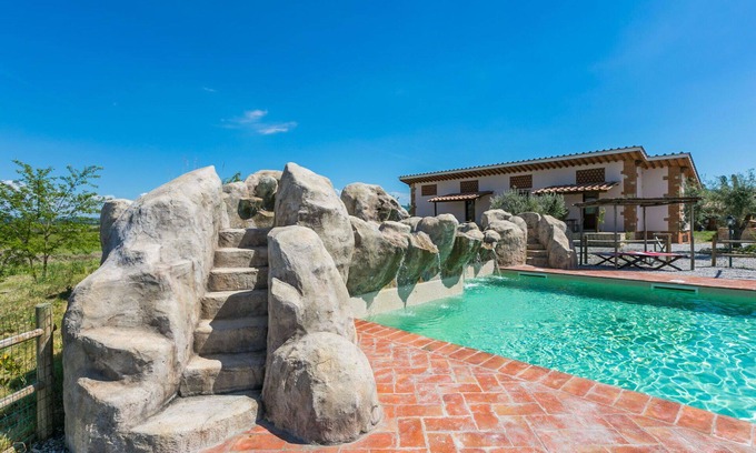 Guardistallo Apartment | Cosy apartment for 4 guests with WIFI, A/C, pool, patio, pets allowed and parking