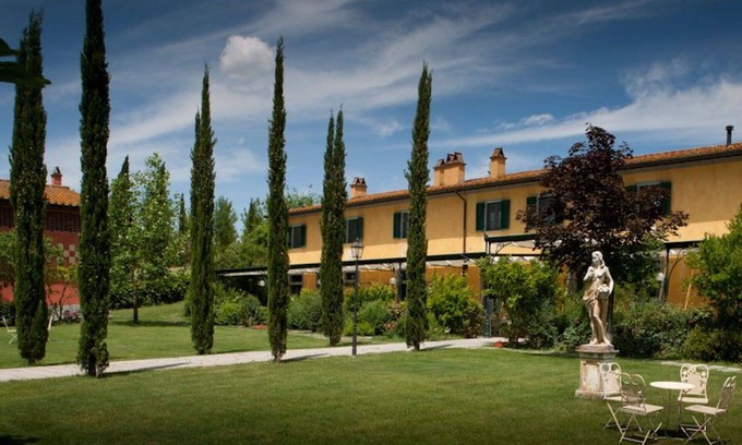 Montespertoli Apartment | Cosy apartment for 4 guests with WIFI, pool, A/C, TV and parking