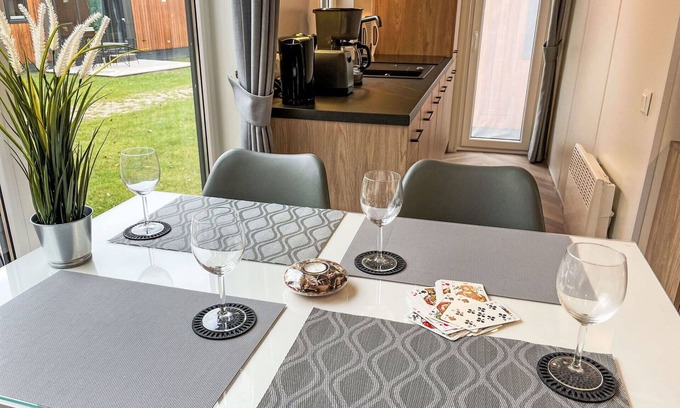 Riedenburg House | Cosy apartment in villa for 4 guests with WIFI, TV, terrace and parking