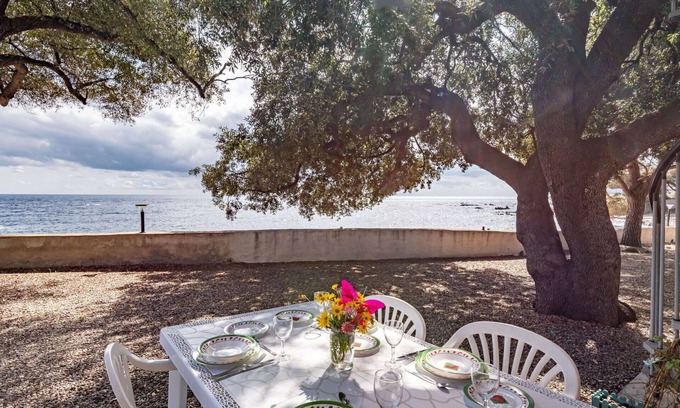 Sari-Solenzara House | Cosy apartment in villa for 5 guests with WIFI, A/C, TV, patio and parking