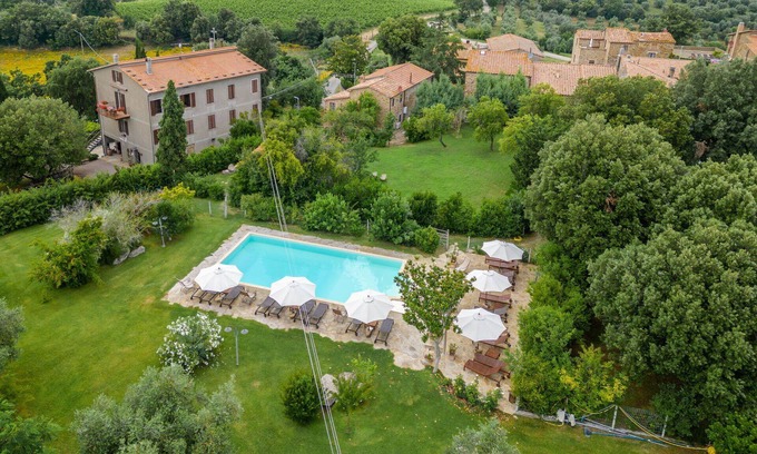 Sasso dʼOmbrone Villa | Cosy apartment in villa with pool, A/C, WIFI, TV, patio, pets allowed, panoramic view, parking