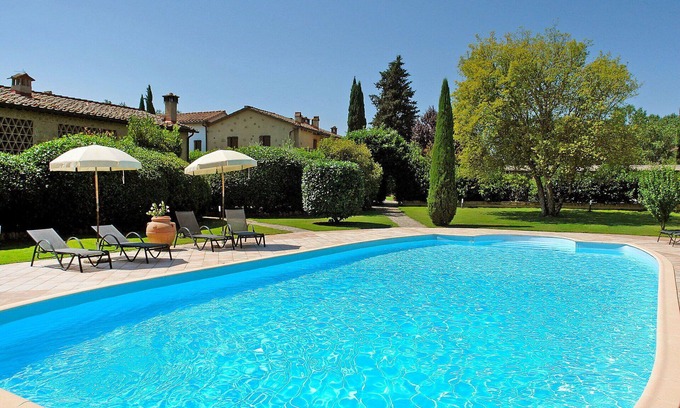 Poggiarello Villa | Cosy apartment in villa with WIFI, pool, TV, terrace and pets allowed, close to San Gimignano