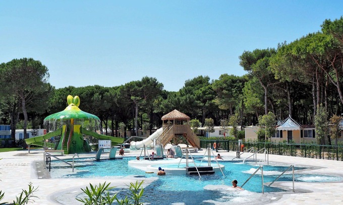 Cavallino-Treporti House | Cosy apartment in villa for 4 people with pool, A/C, WIFI, TV, terrace and parking