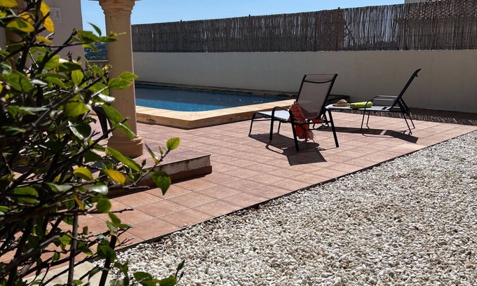 Costa Nova House | Cosy apartment in villa for 4 guests with WIFI, private pool, A/C, TV, terrace and pets allowed