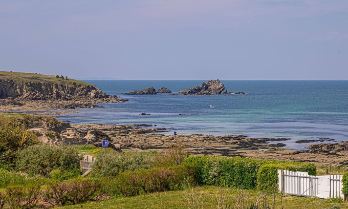 Saint-Pierre-Quiberon House | Cosy apartment in villa for 10 people with WIFI, TV and terrace