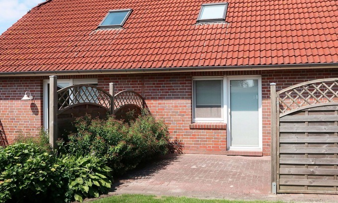 Bunde House | Cosy apartment in villa for 4 people with WIFI, TV, terrace, pets allowed and parking