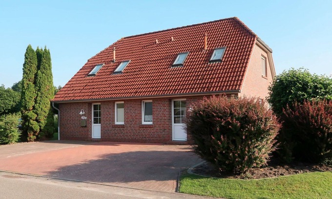 Bunde House | Cosy apartment in villa for 4 people with WIFI, TV, terrace and parking