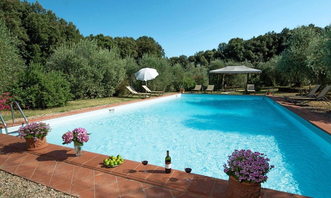 Simignano House | Cosy apartment in villa with WIFI, pool, terrace, pets allowed, panoramic view and parking