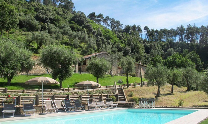 San Martino in Freddana Villa | Cosy apartment in villa with private pool, A/C, WIFI, TV, terrace, pets allowed and parking