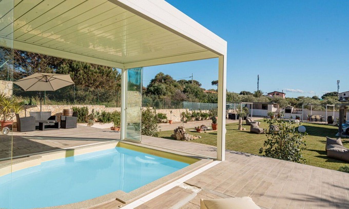 Eden Beach Villa | Cosy apartment in villa for 3 people with pool, WIFI, A/C, TV, patio and parking