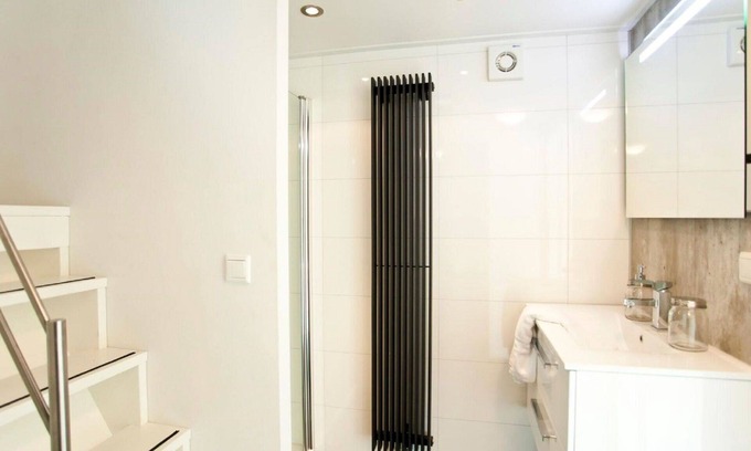 Noordoostelijk van Schaarsbergen House | Cosy apartment in villa for 6 people with WIFI, pool, TV and terrace
