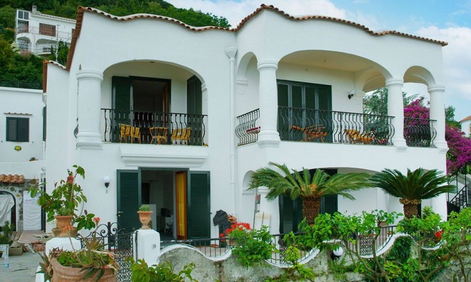 Casamicciola Terme Villa | Cosy apartment in villa for 4 guests with WIFI, TV, patio and parking