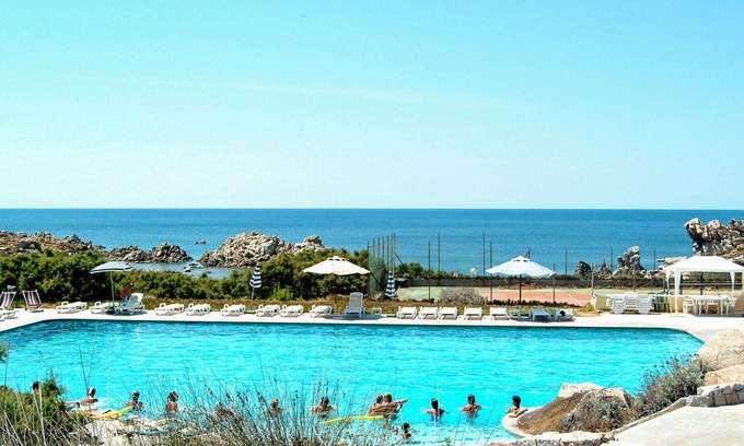 Santa Reparata Apartment | Cosy apartment for 3 guests with pool, TV, balcony, pets allowed and parking