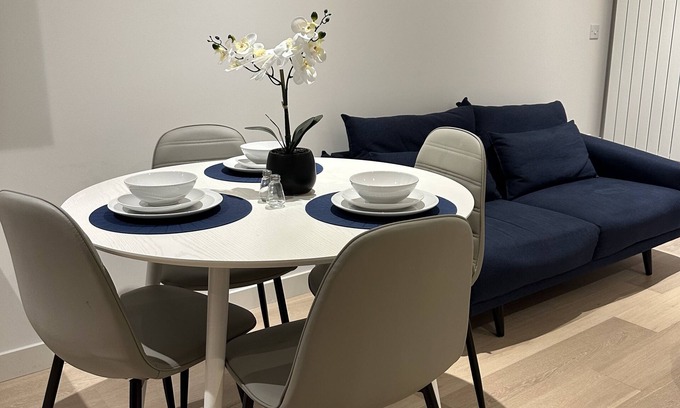 Docklands Apartment | Cosy Apartment with balcony