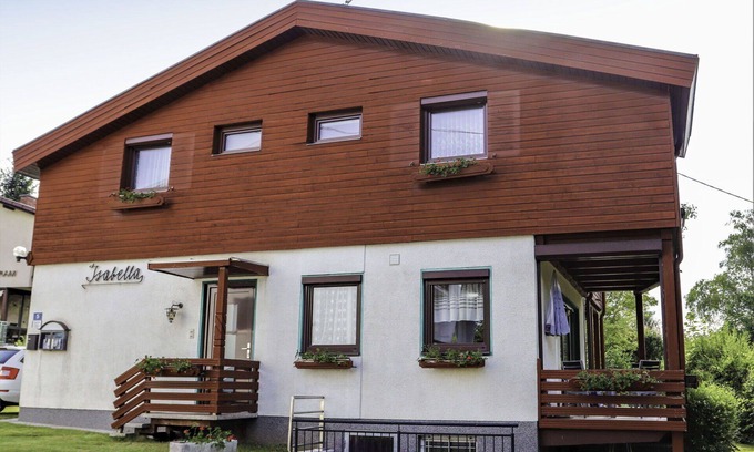 Klopein Apartment | Cosy apartment for 6 guests with WIFI, TV, terrace and pets allowed