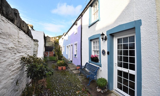 Aberdovey Cottage | Cosy, attractive 2 Bedroom Cottage In Centre Of Aberdovey Ideal For Couples