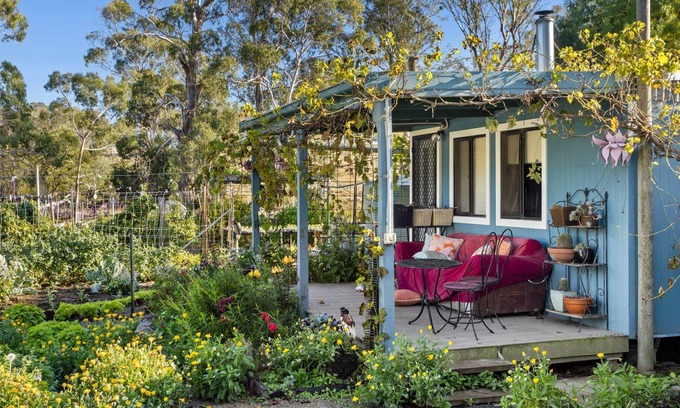 Metcalfe House | Cosy Bungalow on Tranquil Organic Mini-Farm