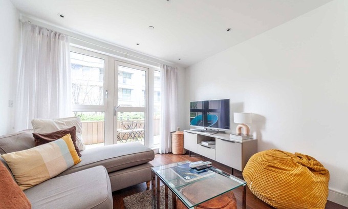 Highbury West Apartment | Cosy Central Urban Retreat in Highbury & Islington