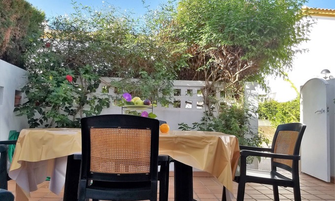 Isla Cristina House | Cosy chalet near the beach, garden, parking, WiFi, satellite TV, airco