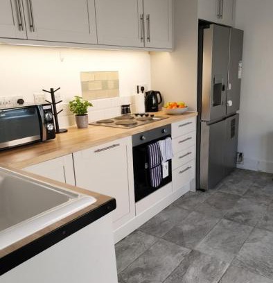 Lychpit House | Cosy Chineham House