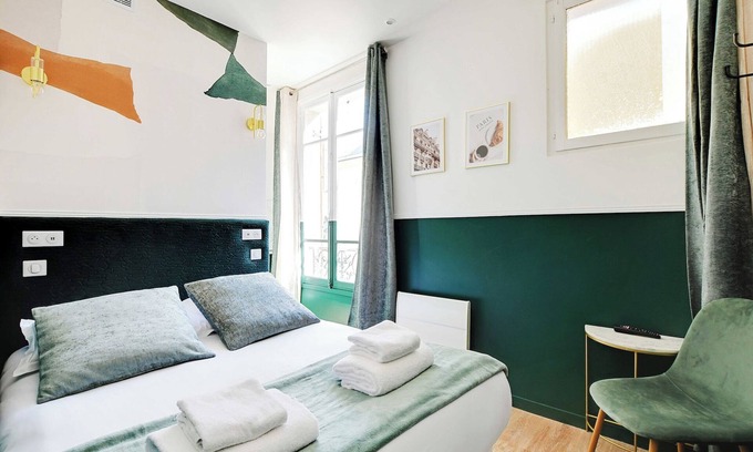 18th Arrondissement Apartment | Cosy Cocoon for 2P with A/C - Near Montmartre