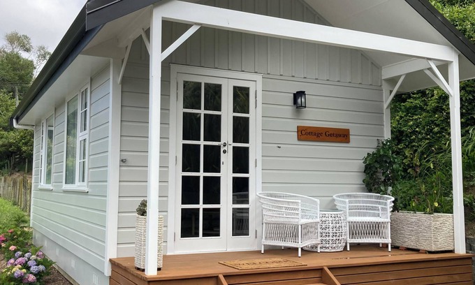Wellington Cottage | Cosy Cottage Getaway (with breakfast &EVcharge) enjoy the country 20min from CBD