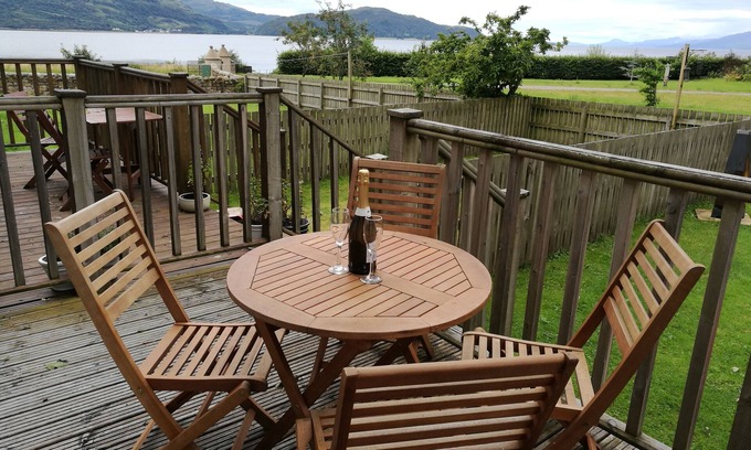 West Laroch House | Cosy cottage in a stunning location - on the shore of Loch Linnhe near Glencoe