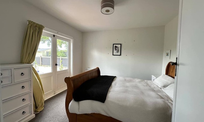 Methven House | Cosy Cottage on Allen St!