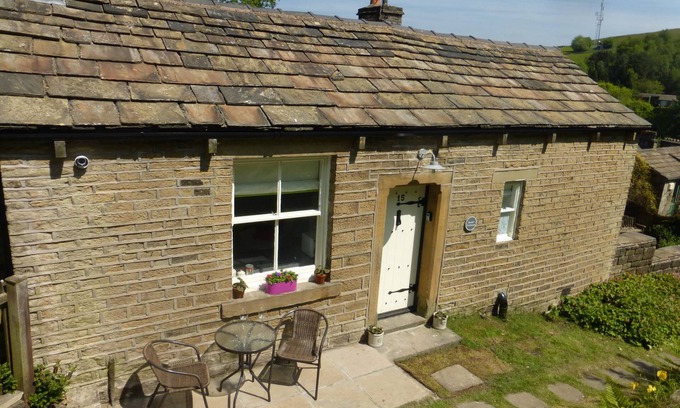 Delph Cottage | Cosy cottage with a touch of luxury