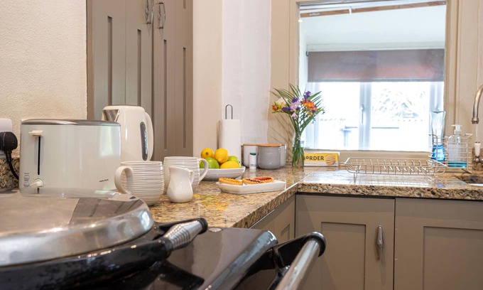 Ingleton Cottage | Cosy cottage with Aga, village centre, pet friendly, short walk to Ingleborough