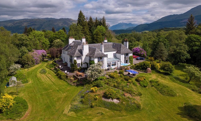 Taynuilt Apartment | Cosy country suite located at Lonan Country House & Gardens in Scotland!
