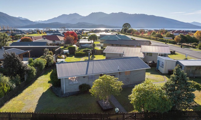 Te Anau House | Cosy Crib - Te Anau Holiday Home