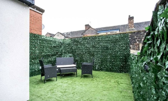 Stoke-on-Trent House | COSY CRUISE CRIBS - MODERN HOME FROM HOME - CENTRAL LOCATION.