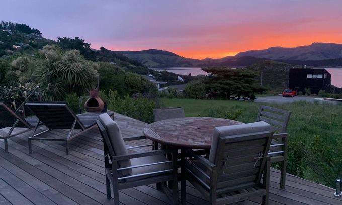 Diamond Harbour House | Cosy & Cute Holiday Home with Harbour View
