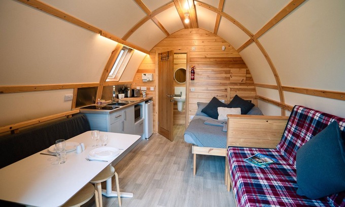 Forres Cabin | Cosy En-suite Cabin with Outdoor Firepit