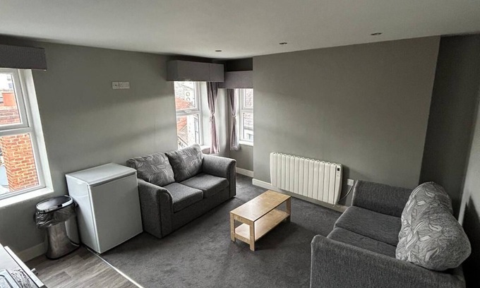Doncaster Apartment | Cosy Flat In Doncaster, Next to City Centre
