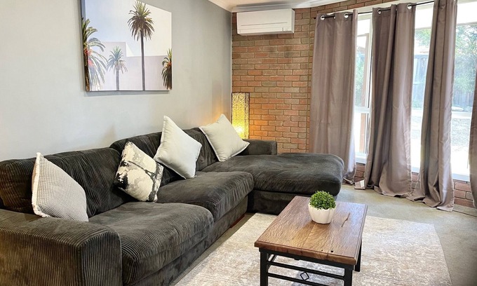 Grovedale House | Cosy Grovedale House! Perfect for visiting Great Ocean Road, Winery and Shopping